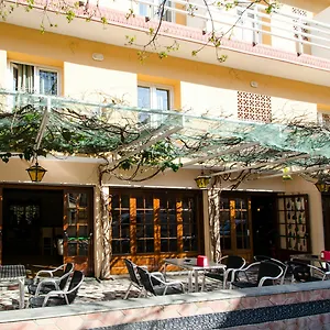 hostal-semaforo.catalonia-hotels.com/